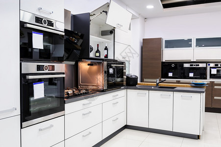 国内的家陈列室现代豪华hitek黑白厨房内饰干净的设计现代厨房干净的室内设计图片
