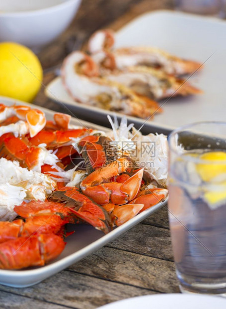 美食澳大利亚拼盘螃蟹和莫雷顿湾虫的澳洲海鲜大餐图片