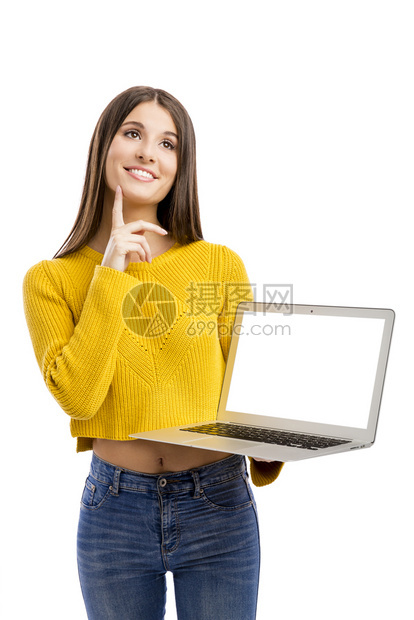 自信的美丽女人在笔记本电脑上展示什么快乐的人们图片