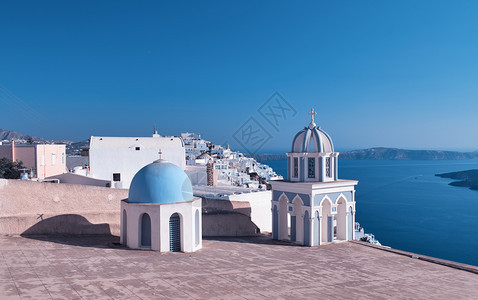 希腊圣托里尼多姿彩的教堂著名酒店夏天图片