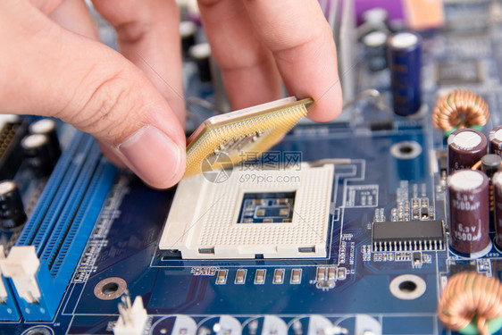 安装CPU芯片微处理器图片