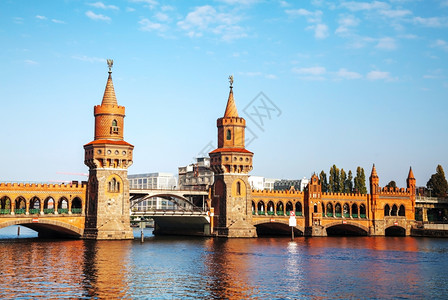 塔德国柏林的奥伯鲍姆桥阳光明媚的日子吸引力建筑学图片