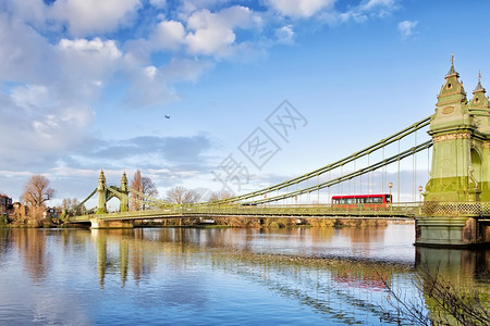 天空城市的巴扎尔盖特汉默史密斯桥和泰晤士河南边图片