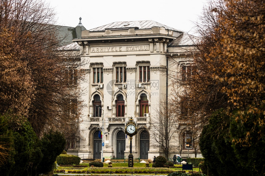 罗马尼亚语历史户外201年罗马尼亚布加勒斯特首都的旧建筑和新图片