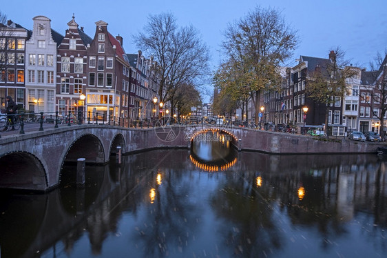 著名的美丽屋荷兰阿姆斯特丹Keiizersgracht的美丽日落图片