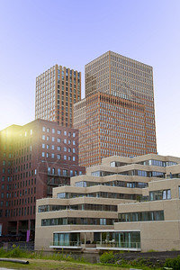 现代的商业查看荷兰阿姆斯特丹的几座办公大楼请查看塔图片