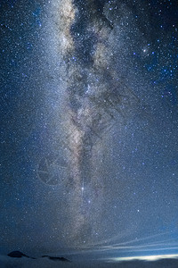 银河系夜色多彩的风景簇火花观图片