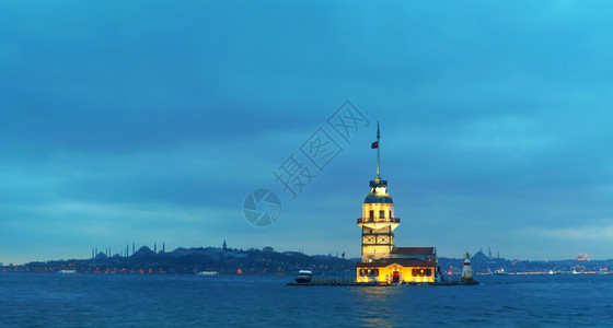 旗帜地标轮廓日落时土耳其伊斯坦布尔的Maidenrsquos岛图片