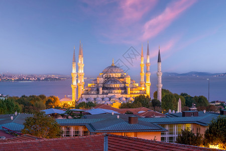 圣·索菲亚教堂旅行日落时土耳其伊斯坦布尔Sultanahmet清真寺蓝色古老的黄昏背景