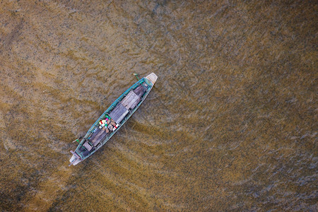 海滩蓝色的传统在淡水湖白天自然背景上游渔船的空中最顶层视野日落图片