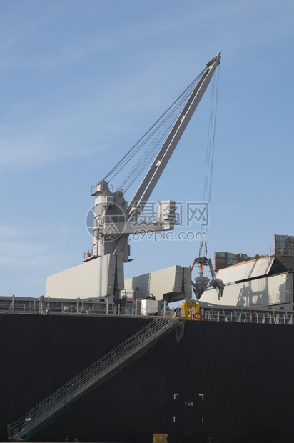 行业装载和卸货作中的起重船吊操作释放图片