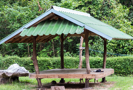 传统的泰国森林储备基地的沃登小屋优质图片