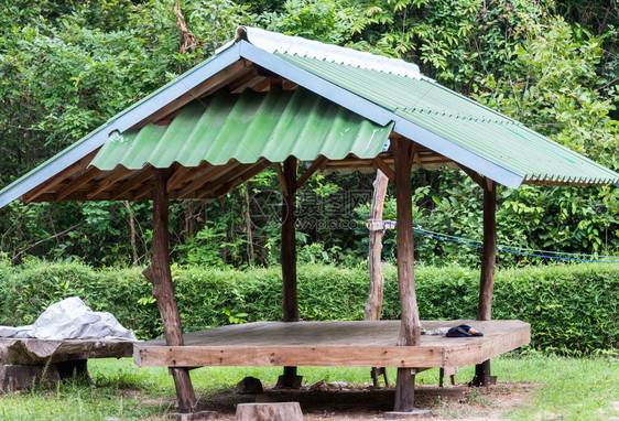 传统的泰国森林储备基地的沃登小屋优质图片