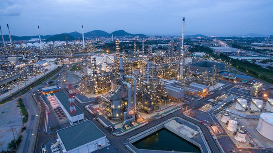 石油炼厂工形式业区观点建造的程图片
