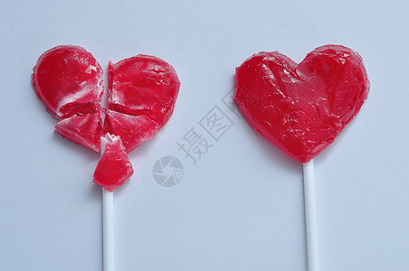 婚姻痛一个破碎的红心棒糖和一个完整的象征一种关系的象征如果一个伴侣是心碎离婚图片