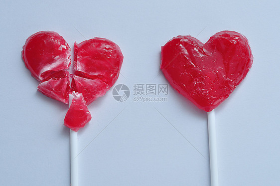 婚姻痛一个破碎的红心棒糖和一个完整的象征一种关系的象征如果一个伴侣是心碎离婚图片
