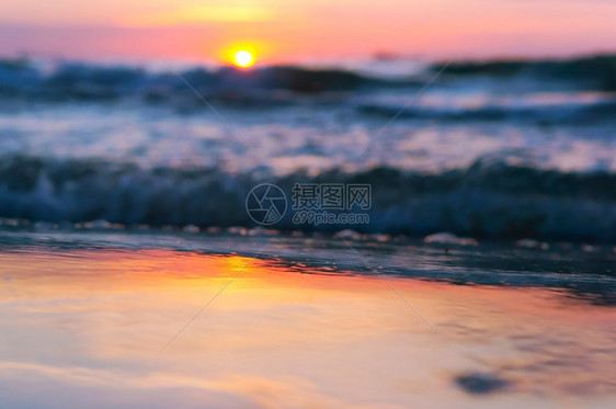 日出抽象背景蓝黄色海上日落背景抽象蓝黄色夏天观图片