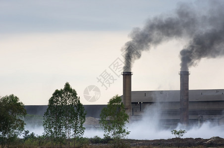 变暖烟囱产生的黑和工业废旧物造成的空气污染力量生态图片