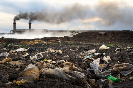 地球工业废料和烟囱中黑烟产生的空气污染与废烟工业料技术有毒的图片