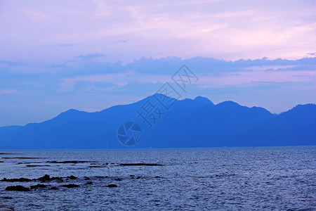 户外海山和清晨天空欧洲云图片