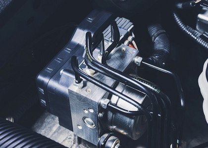 腹肌机器ABS防锁制刹车系统单元控制模块箱和汽车刹系统液管盒子图片