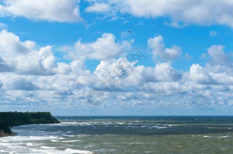 新鲜的海景浪波罗的风暴景波罗的观水图片