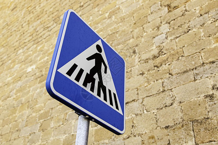 走忙碌的穿越Zebra过境点安全通街道路安全细节交通标志路口图片
