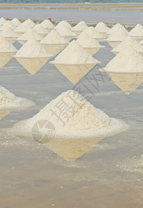 桩海盐堆积蒸发夏天图片