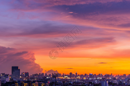 天空一种Bangkokrsquos商业区的美丽城市景观和黄昏时分的住宅区曼谷城市景观美丽的图片