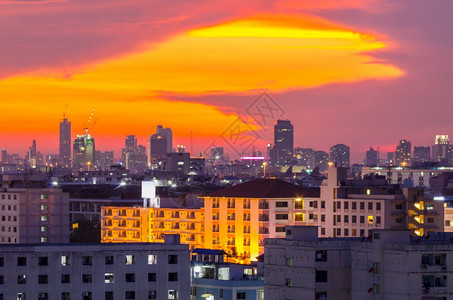 Bangkokrsquos商业区的美丽城市景观和黄昏时分的住宅区曼谷城市景观泰国办公室一种图片