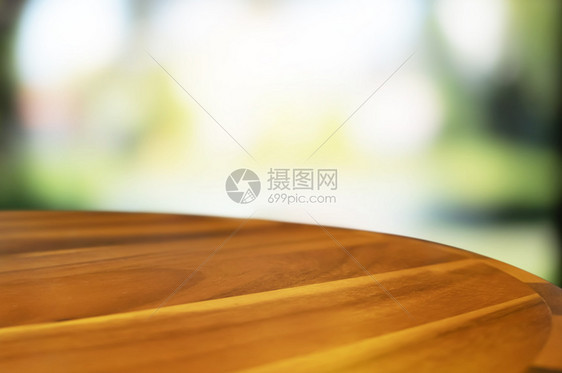 抽象的木制带模糊与室外花园背景相匹配的空木桌公园图片