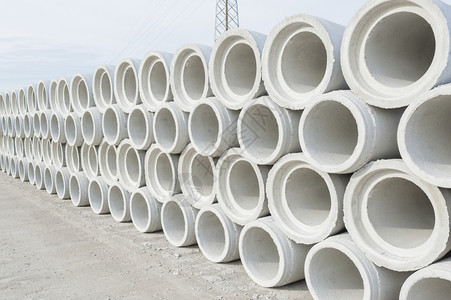 建造工业筑的混凝土排水管道工业的贮存污水图片
