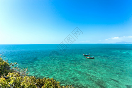 夏季风景观清扫海滨和蓝天空岸斐济清除图片