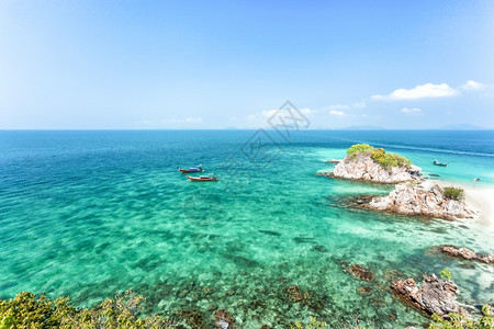 蓝色的海滩夏季风景观清扫海滨和蓝天空明亮的图片