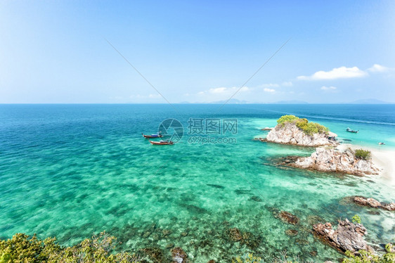 蓝色的海滩夏季风景观清扫海滨和蓝天空明亮的图片