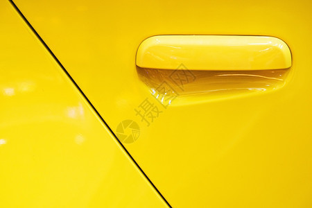 驾驶白色的黄车门用壁纸或背景材料处理银图片