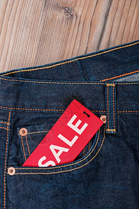 纸笔记BlueJeans袋中带有销售标牌的红色记使用复制空间零售图片