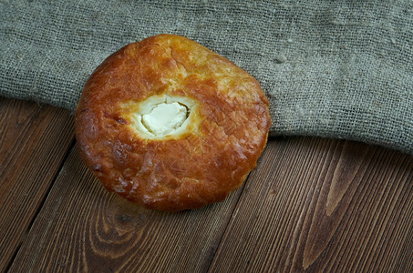 面包俄罗斯的木本面糕饼和土豆干芝士一种美味的图片