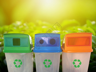 目的能够白色背景上孤立的多色绿蓝橙黄垃圾桶清洁循环利用概念垃圾回收站红色的图片