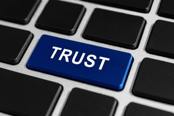 顾客键盘上的trust按钮业务概念协议价值图片