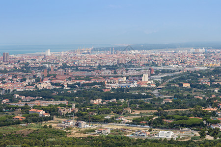 意大利托斯卡纳沃诺市鸟瞰图意大利托斯卡纳沃诺市鸟瞰图地中海岸线城市的图片