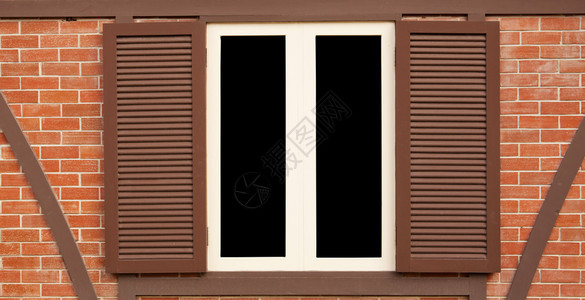 家木制的砖墙中旧窗头剪接单一木板棕色的图片