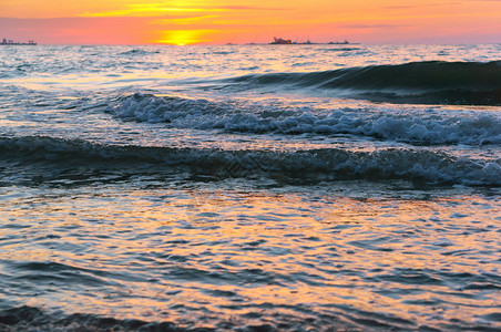 明亮的波罗海日落美丽出和海浪美丽的日出和海浪波罗的日落阳光黎明图片