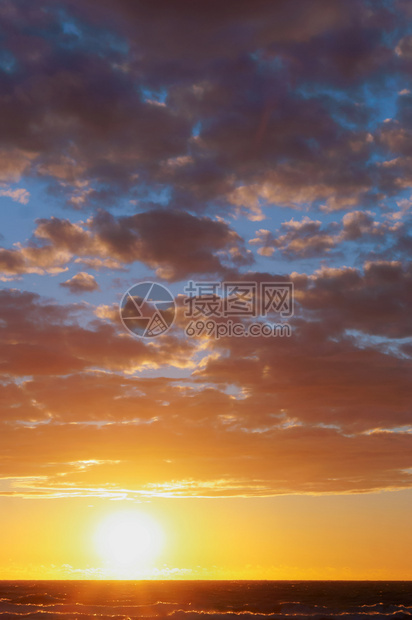 天空波罗的海日落美丽出和海浪美丽的日出和海浪波罗的日落景观波浪图片