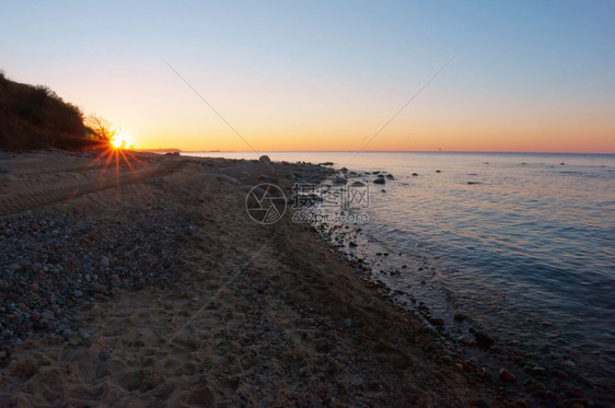 海洋波罗的日落美丽出和海浪美丽的日出和海浪阳光安静的图片