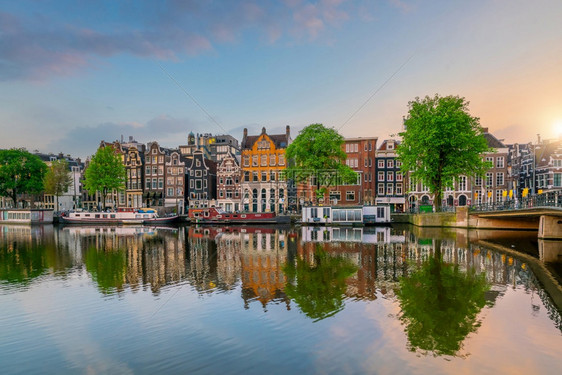 窗户自然海岸阿姆斯特丹市下城天线日落时荷兰的城市风景图片