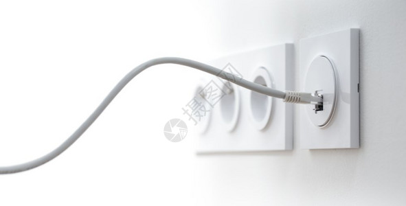 速度私人的家关闭插入墙套的Eepernet电缆为文本宽带网络提供自由空间的横向图像水平象图片