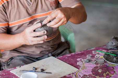 工艺传统制作杯子产品的特制陶艺人手工土壤图片