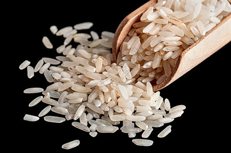 粮食人白米在木制独大中黑底幕后特写白米在独家特写上美食图片