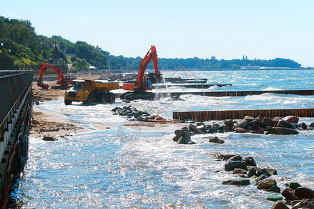 推土机海上防波堤施工罗的海设备波罗的海施工设备上防波堤施工墙天图片